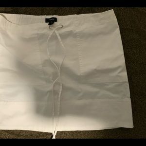 Theory white cotton skirt with back pockets and ties at waist size large